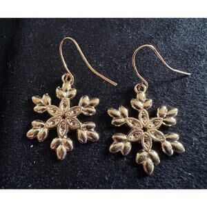 New 1.75” Gold Tone Snowflake Dangle Earrings Rhinestone Winter Holiday E204